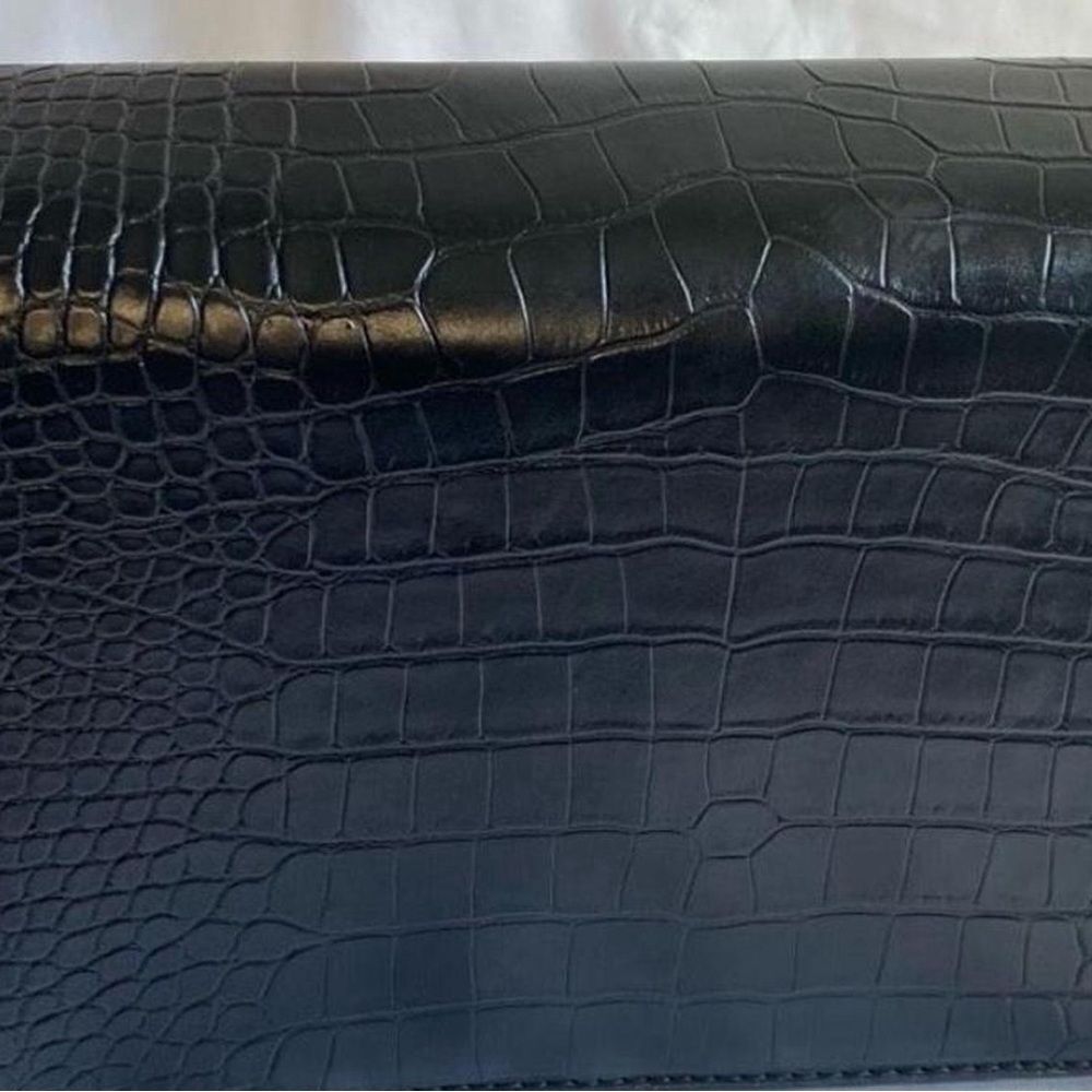 Luxury inspired Black Crocodile-Embossed Shoulder Bag - Picture 6 of 9